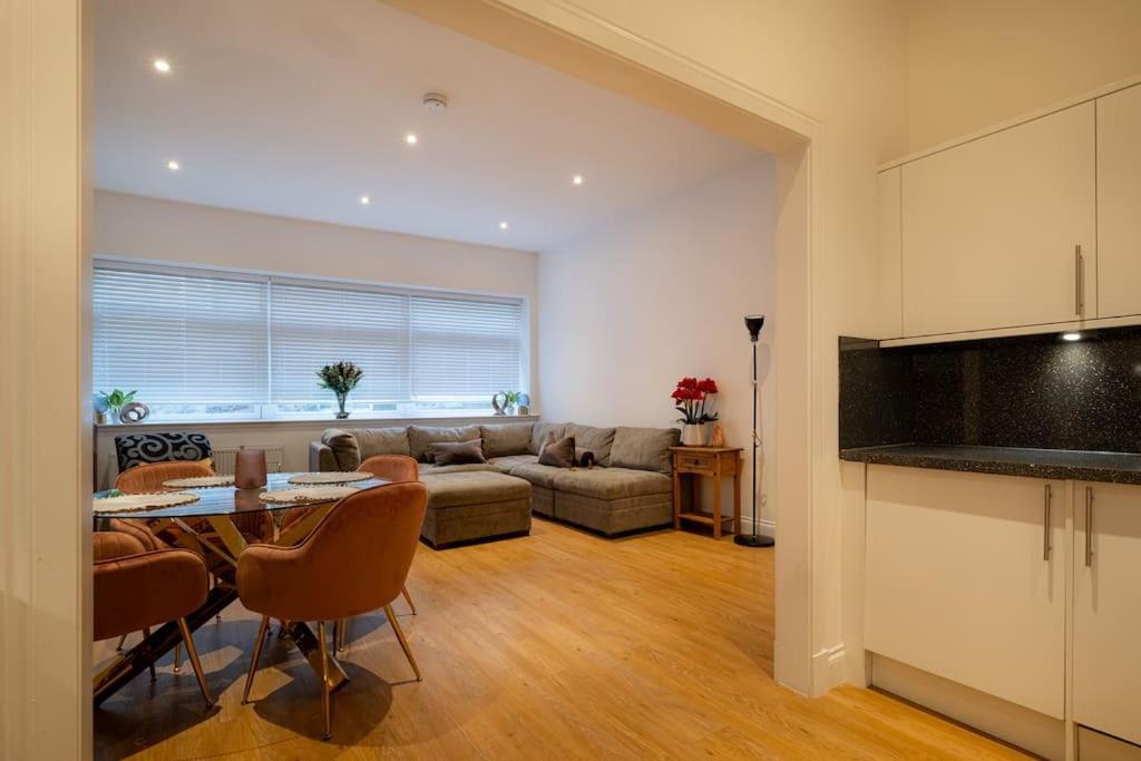 2 Bed 2 Bath Spacious Apartment In Central Aberdeen Kültér fotó