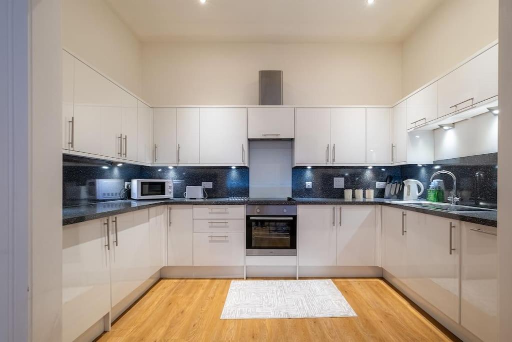 2 Bed 2 Bath Spacious Apartment In Central Aberdeen Kültér fotó